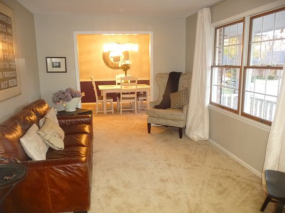3rd image of 706 Maywood Dr