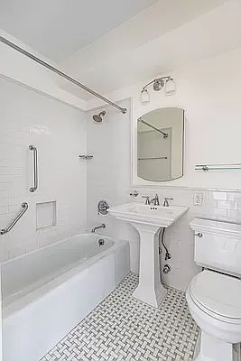 5th image of 12 Beekman Pl APT 11E