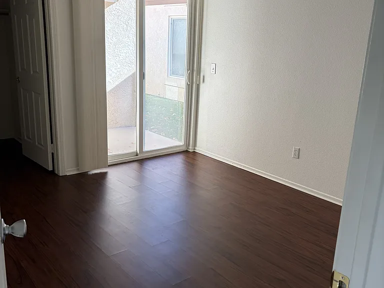 11561 Park Ln — Photo 8