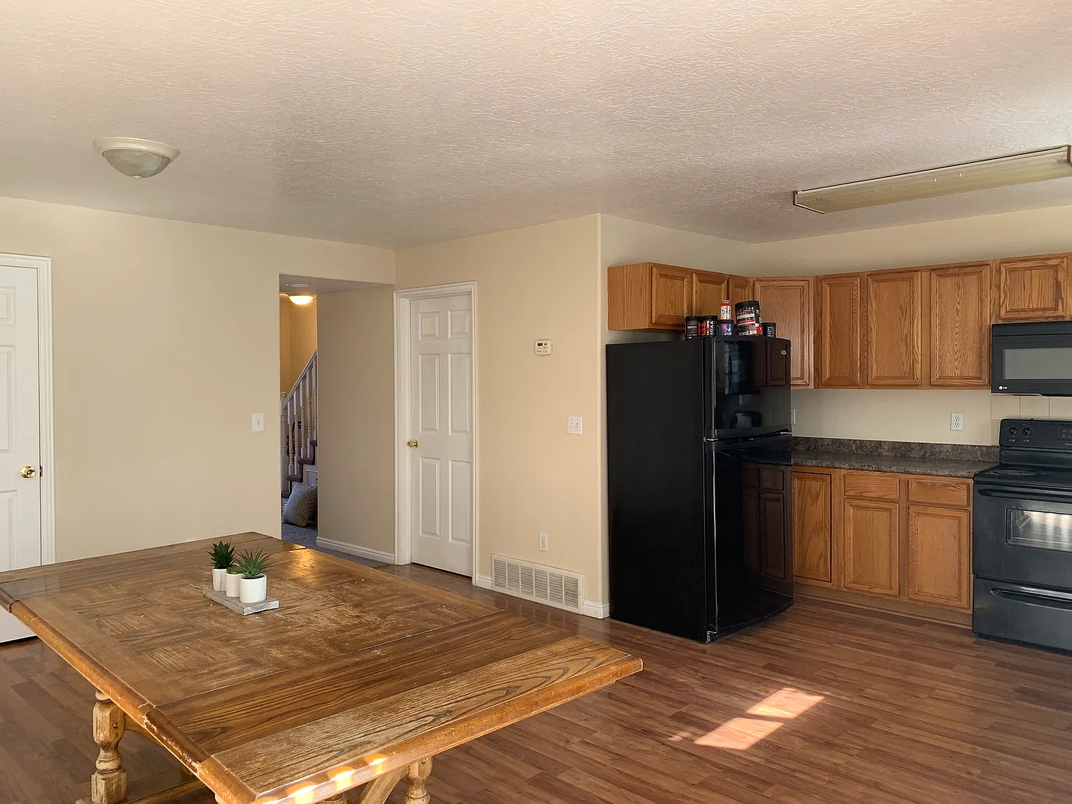 3 bed, 1.5 bath, 1300 sqft, $1,700 — Photo 3