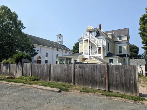 14 Mount Pleasant Ave APT 3, Ipswich, MA 01938