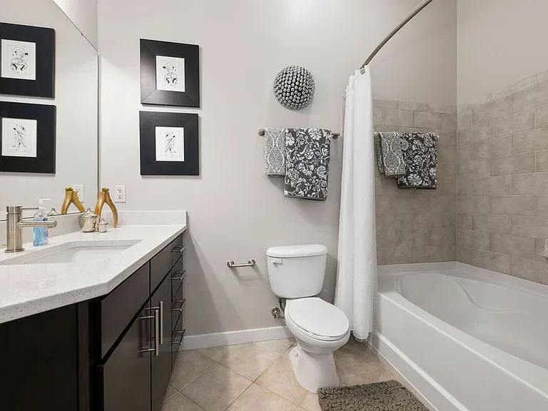 Elizabeth Square Apartments — Photo 16