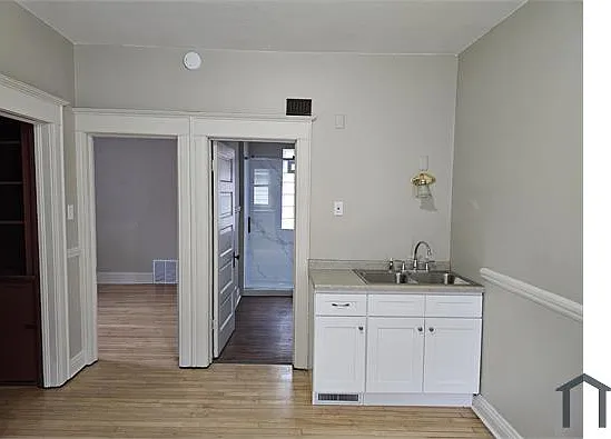 1025 S 37th St — Photo 14
