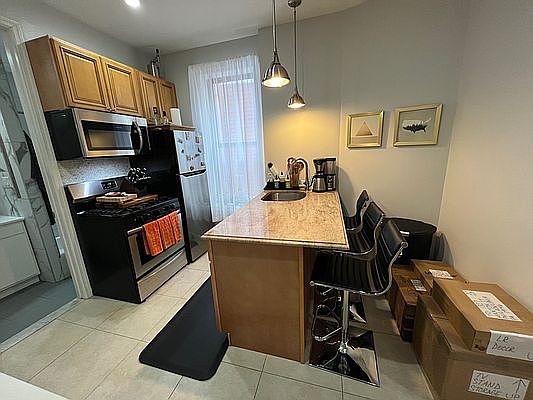 3rd image of 35 Diamond St APT 6
