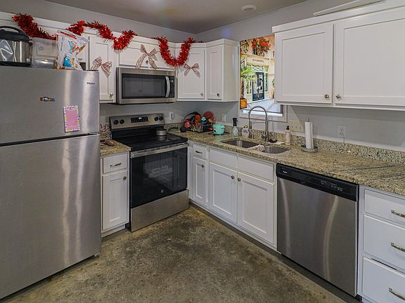 5th image of 319 Scott St