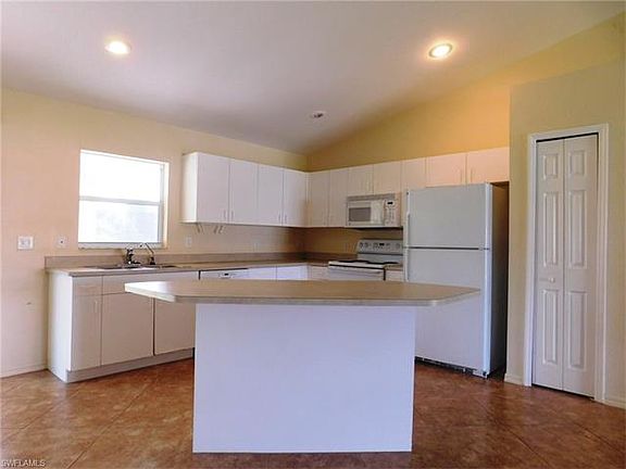 4th image of 2113 NE 23rd Pl