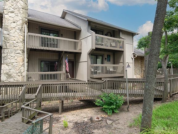2nd image of 216 Hermitage Ct