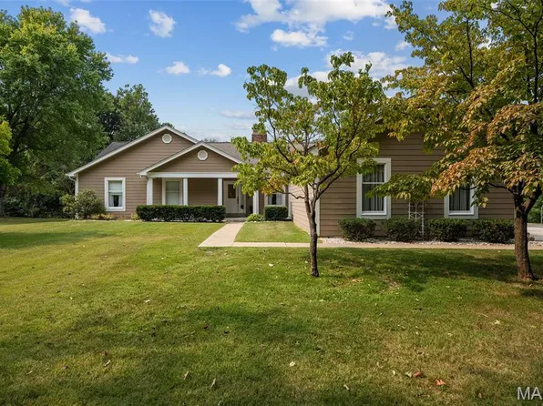 3832 Fleur Du Bois Dr, Florissant, MO 63034