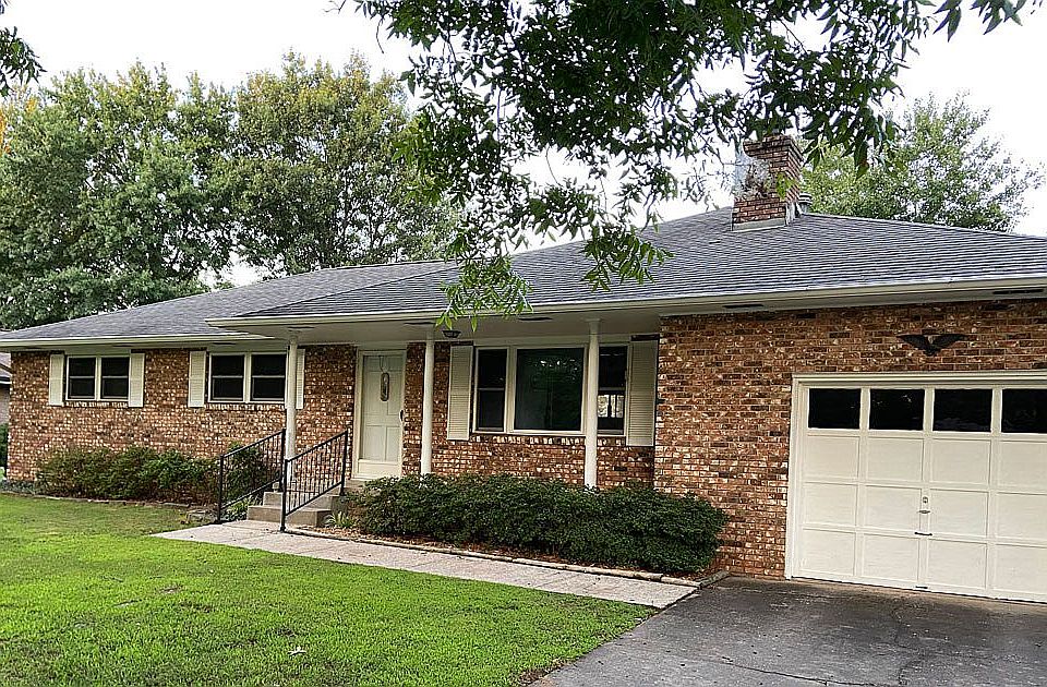 1st image of 211 Western Hills Dr