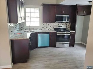 207 Teaneck Rd FLOOR 2, Teaneck, NJ 07666