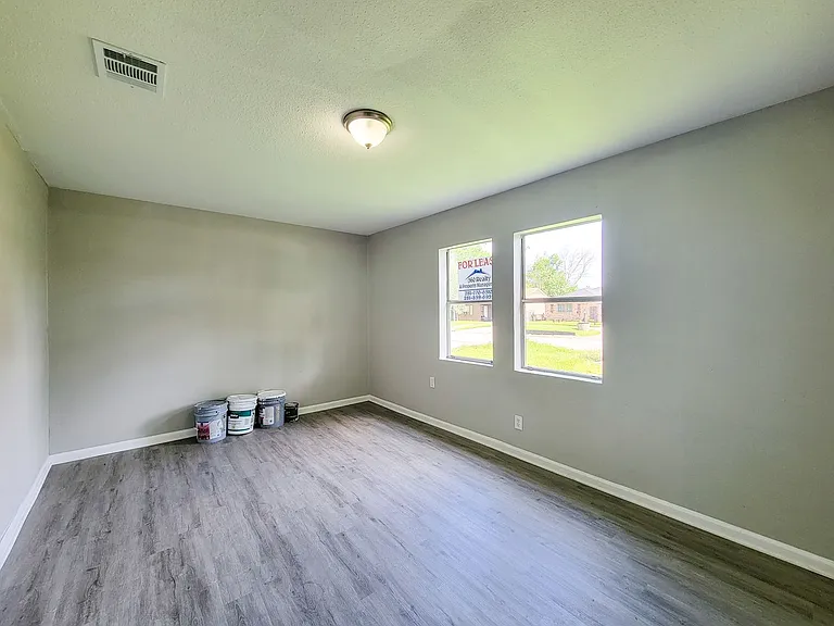 4909 Holloway Dr — Photo 12