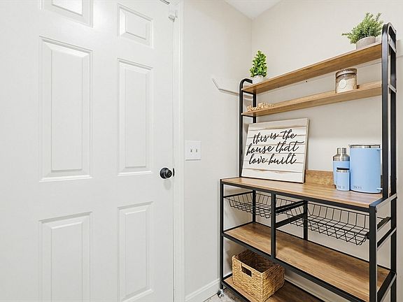 4th image of 33 Santoro Rd