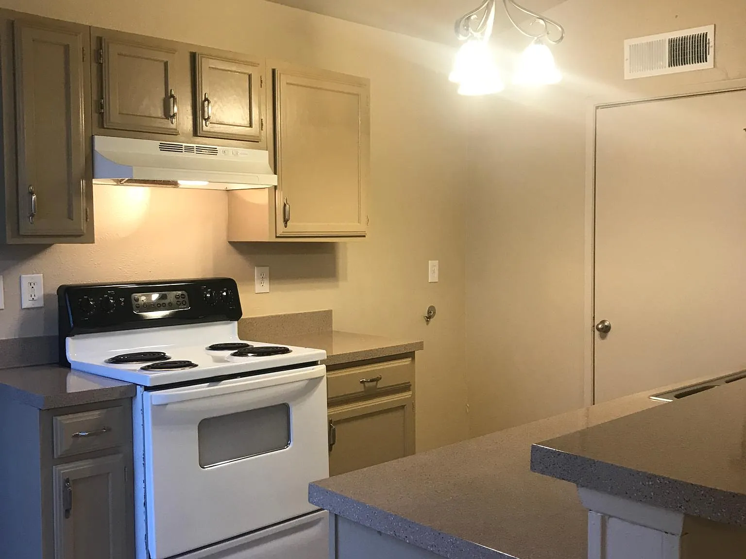 2 bed, 1227 sqft, $1,673 — Photo 4