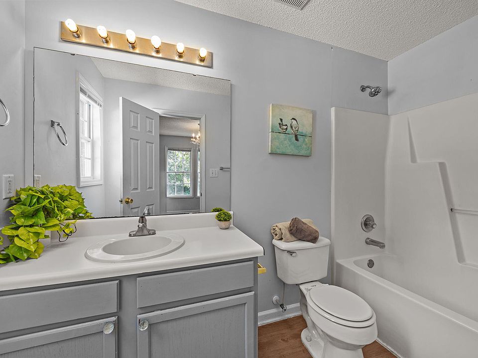 1st image of 4505 Woodlawn Dr