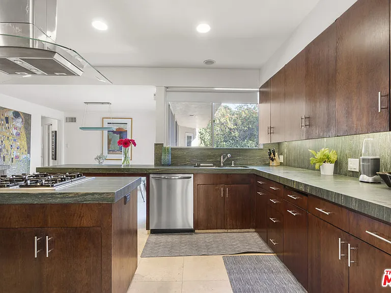 510 Leslie Ln — Photo 11