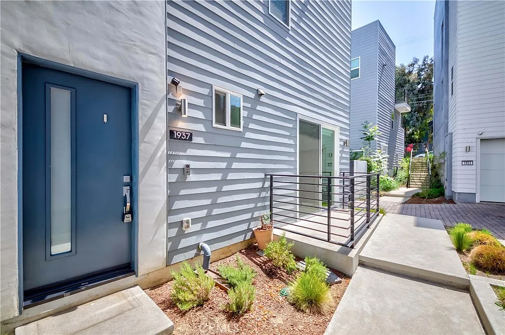 3 bed, 3.5 bath, 1874 sqft, $6,650 — Photo 1
