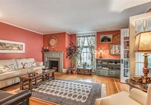 5th image of 129 Lynn Shore Dr #1