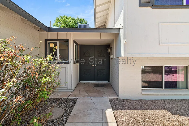 4 bed, 3.5 bath, 2343 sqft, $3,999 — Photo 4
