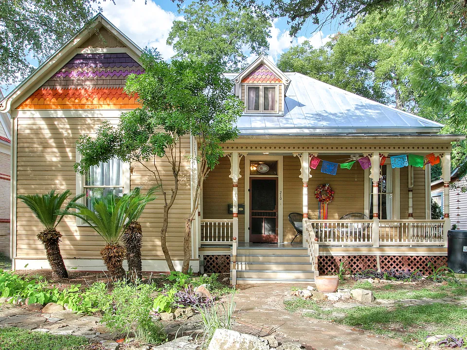 210 Adams St