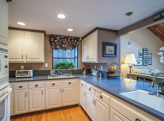 5th image of 540 Montwood Cir