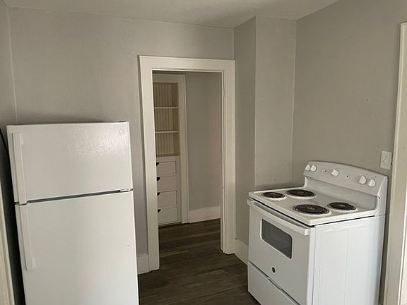 5th image of 551 S Erie Ave