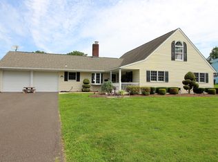 70 Fruitree Rd, Levittown, PA 19056