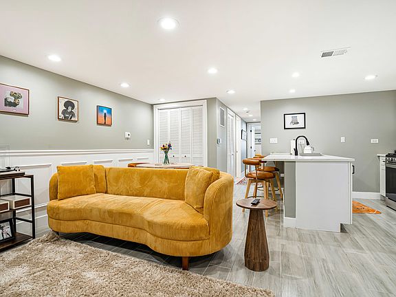 4th image of 2437 W Flournoy St #G