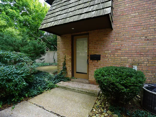 452 W Russell St, Barrington, IL 60010