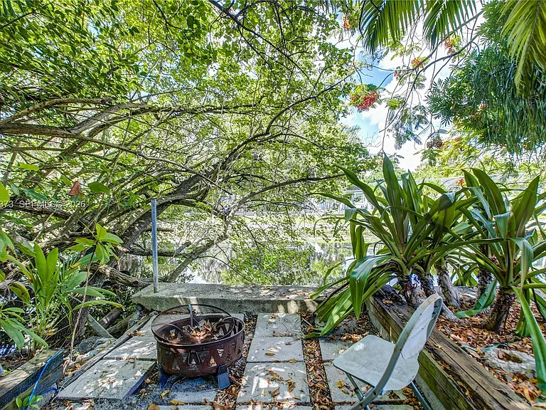 616 SW 11th Ct — Photo 41