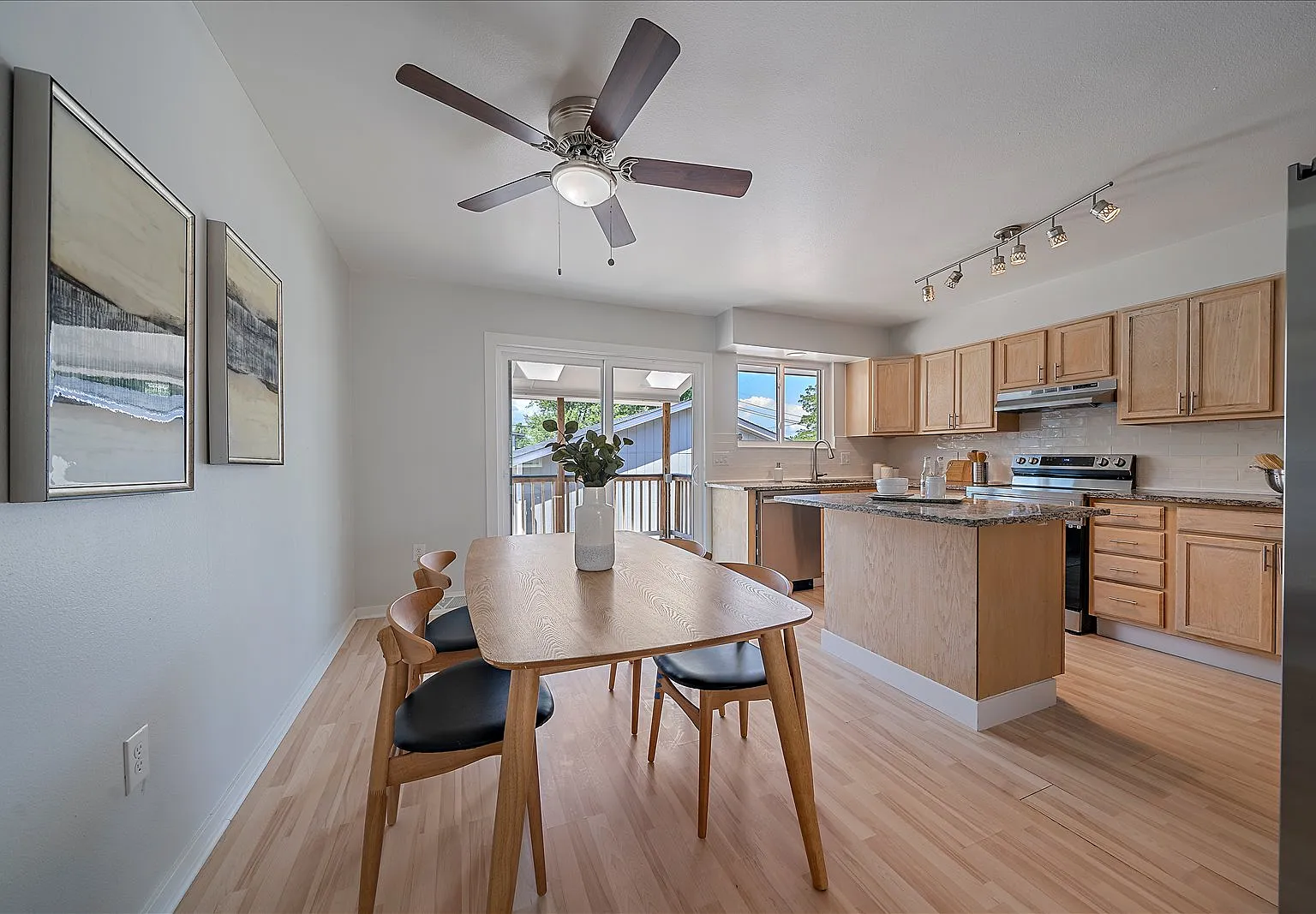2 bed, 1600 sqft, $1,650 — Photo 3