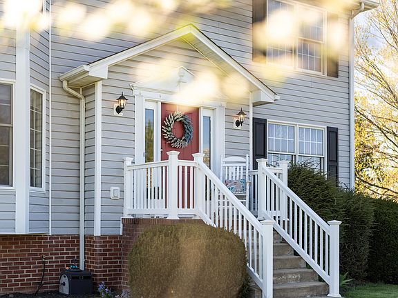 5th image of 321 Westminister Dr