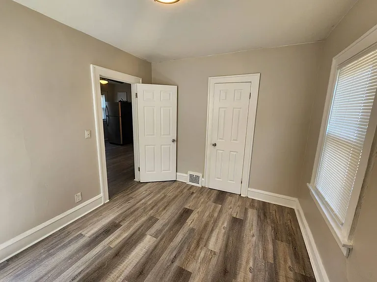 974 Royal Rd — Photo 27
