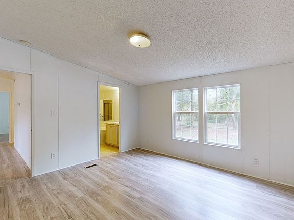5th image of 106 Whispering Oak Dr