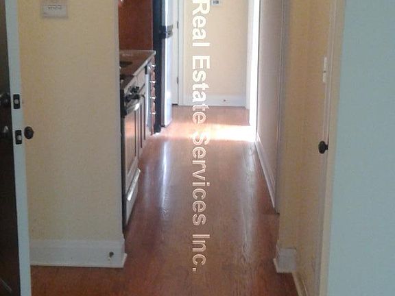 3rd image of 2706 W Ainslie St