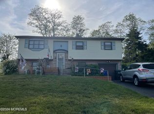 820 Holiday Ct, Toms River, NJ 08753