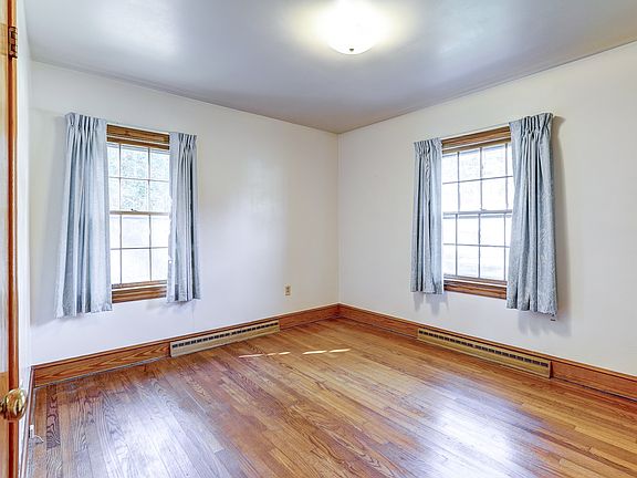 5th image of 231 Roseneath Ave