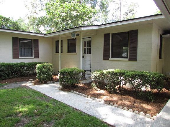 4th image of 2115 Hillcrest Dr