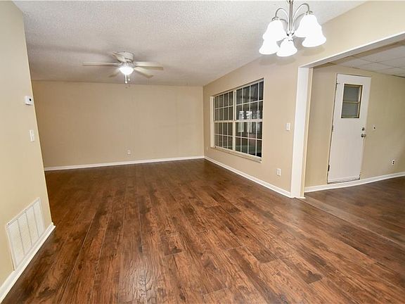 4th image of 434 S Alderwood St