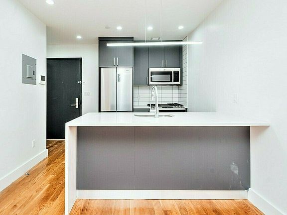 3rd image of 1247 Atlantic Ave #604