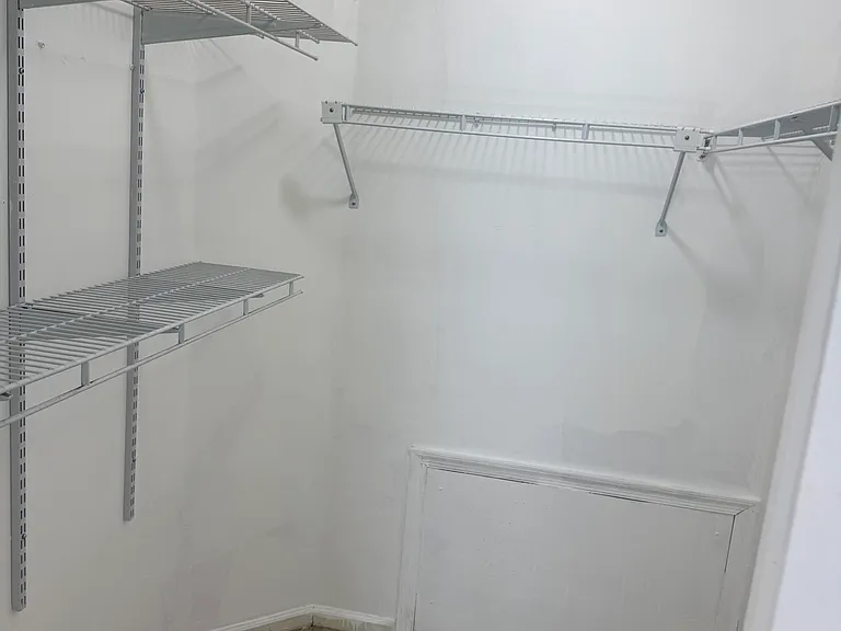 walkin closet