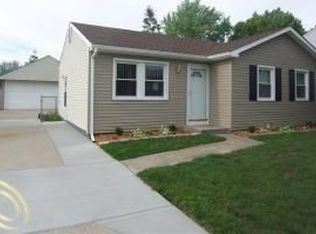 29096 Riveroak Dr, Romulus, MI 48174