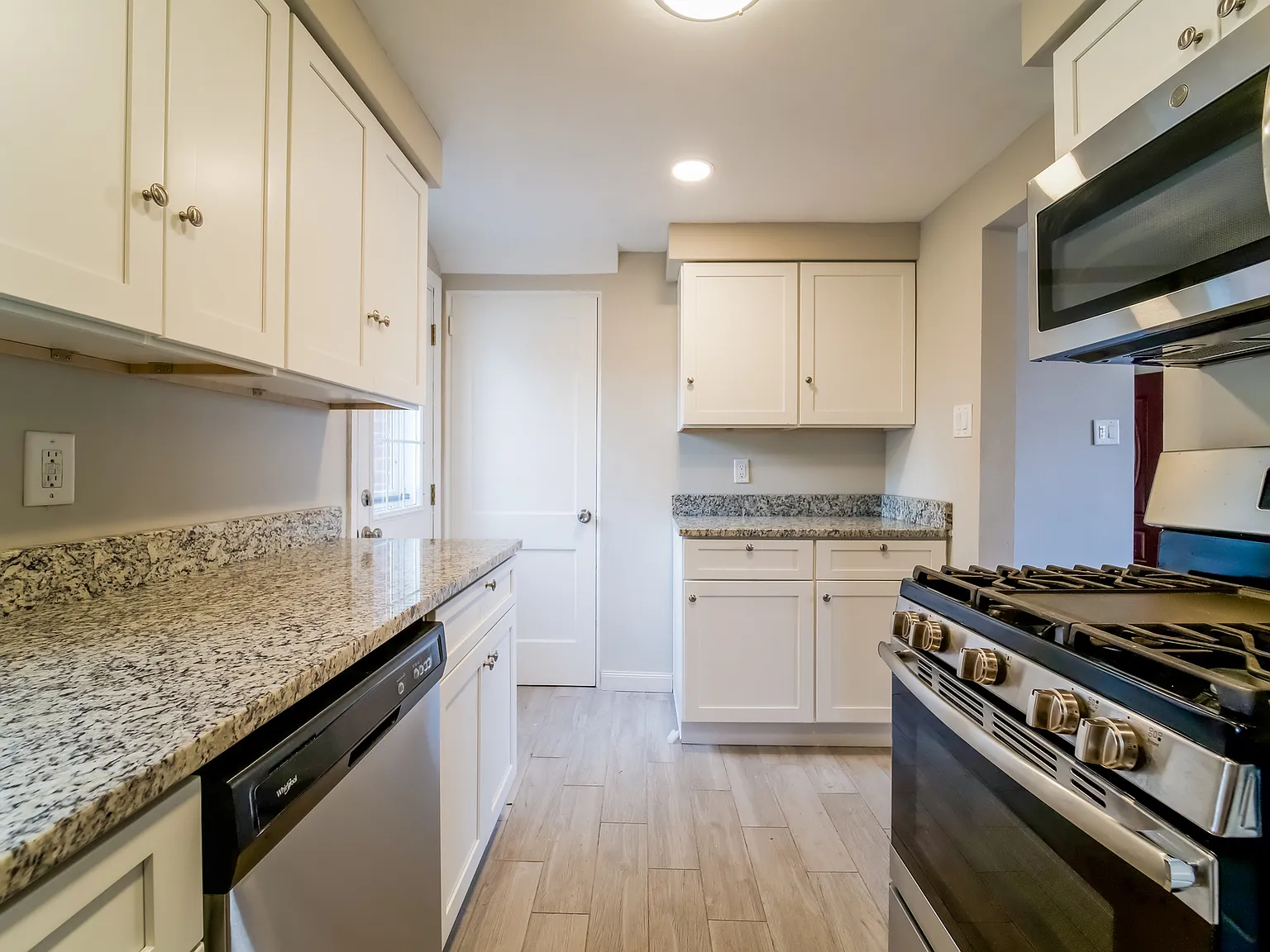 3 bed, 1.5 bath, 1230 sqft, $1,675 — Photo 3