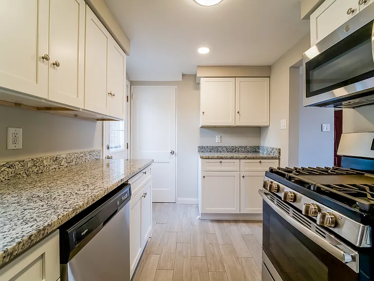 602 Lamarido St — Photo 3