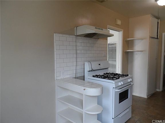 4th image of 2121 N Sepulveda Ave