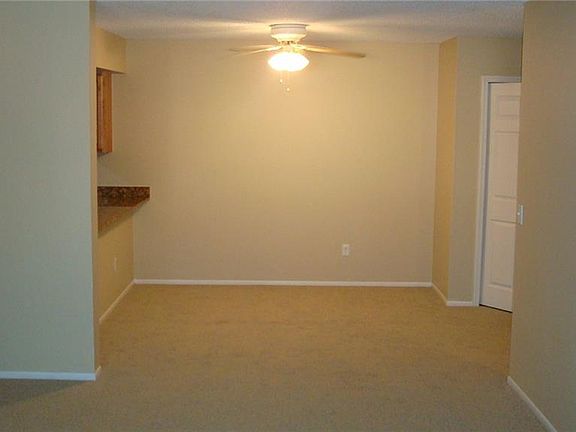 5th image of 604 Kenwick Cir APT 204