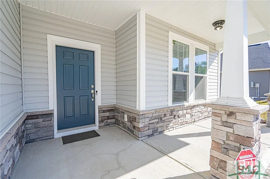 4 bed, 1809 sqft, $2,560 — Photo 4