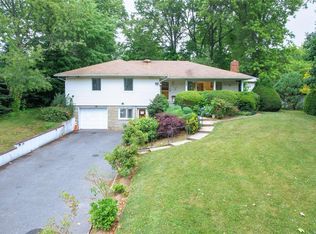 93 Grace Ave, Great Neck, NY 11021