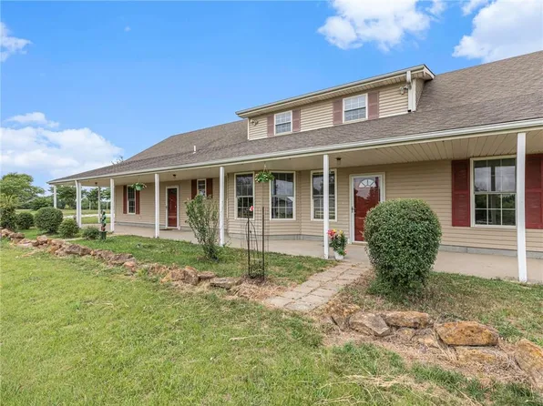 17313 S Gray Dr, Pleasant Hill, MO 64080