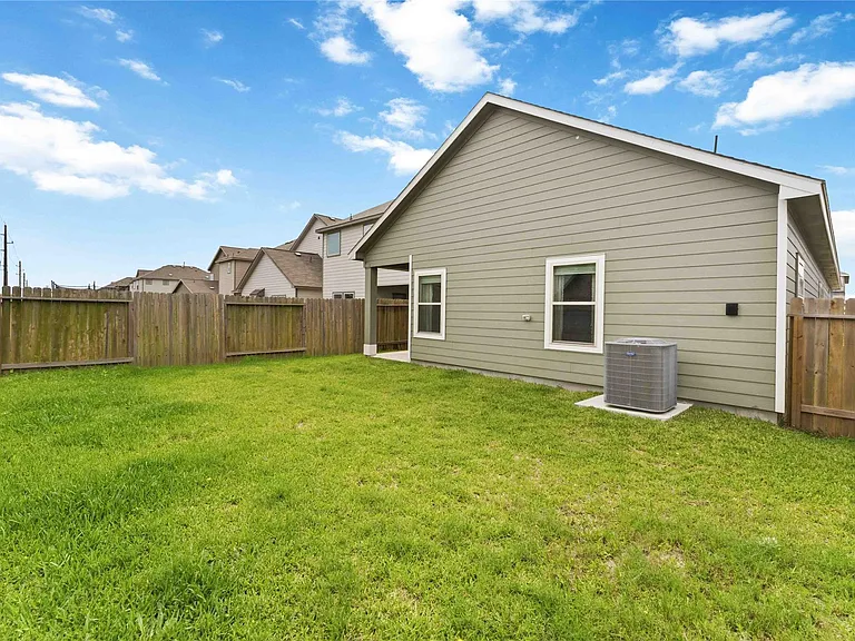 7954 Cypress Country Dr — Photo 23