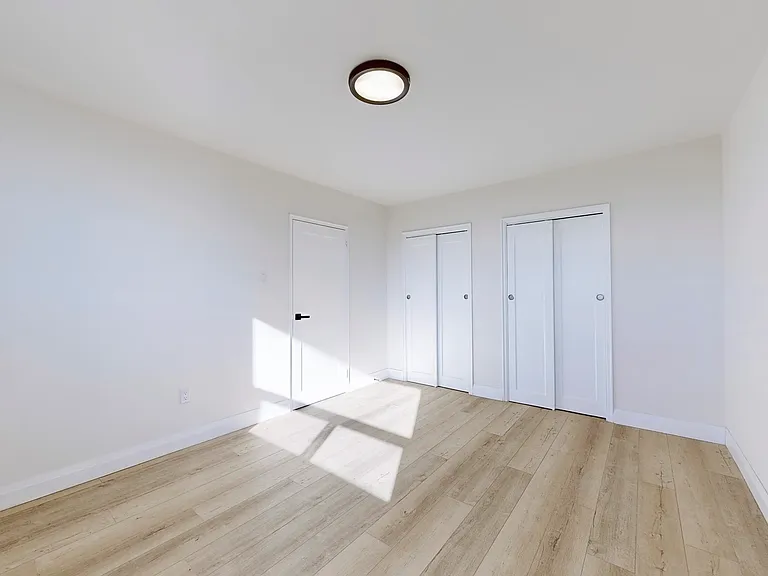 675 Martin Grove Rd — Photo 13